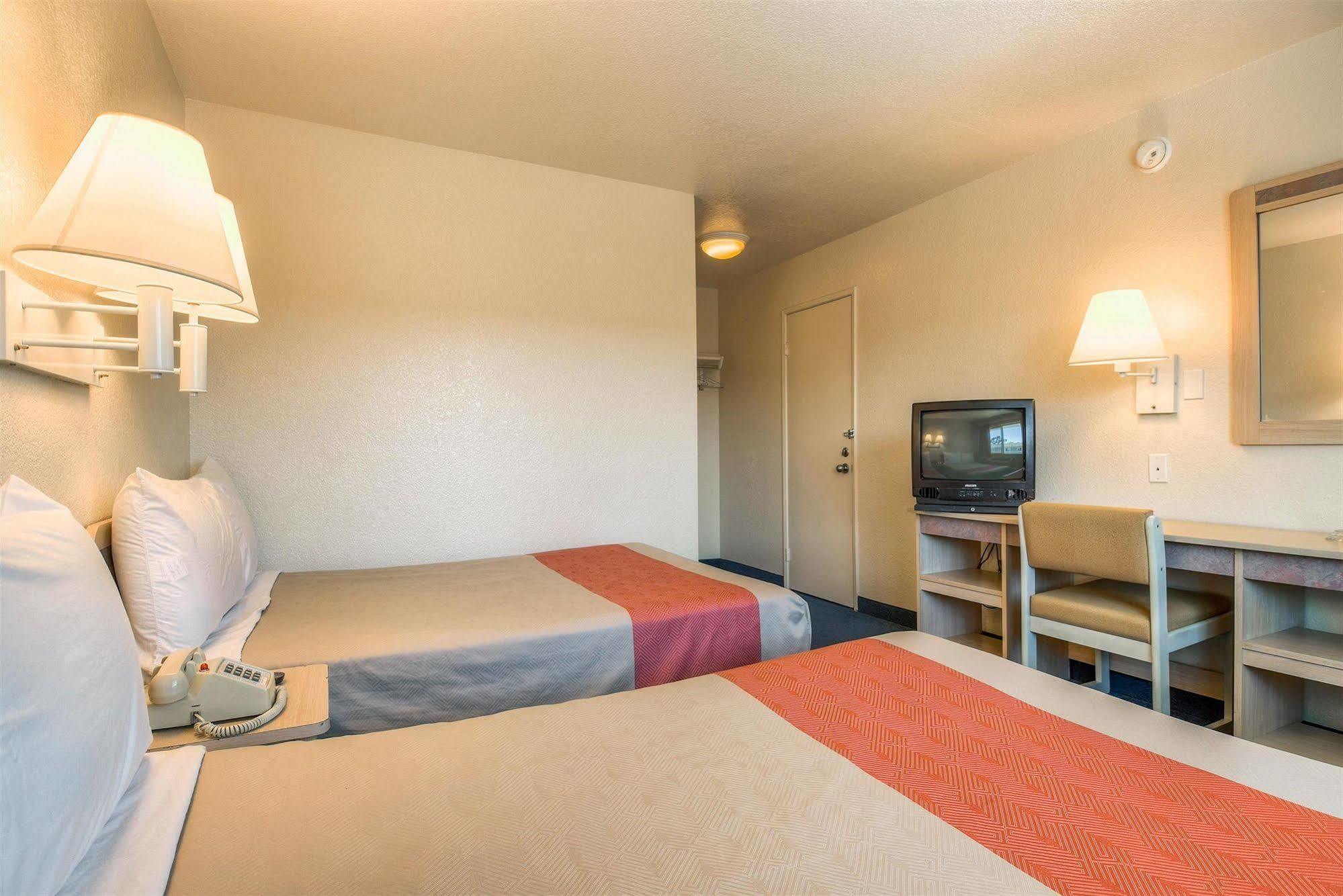 Motel 6-Fontana, Ca Buitenkant foto